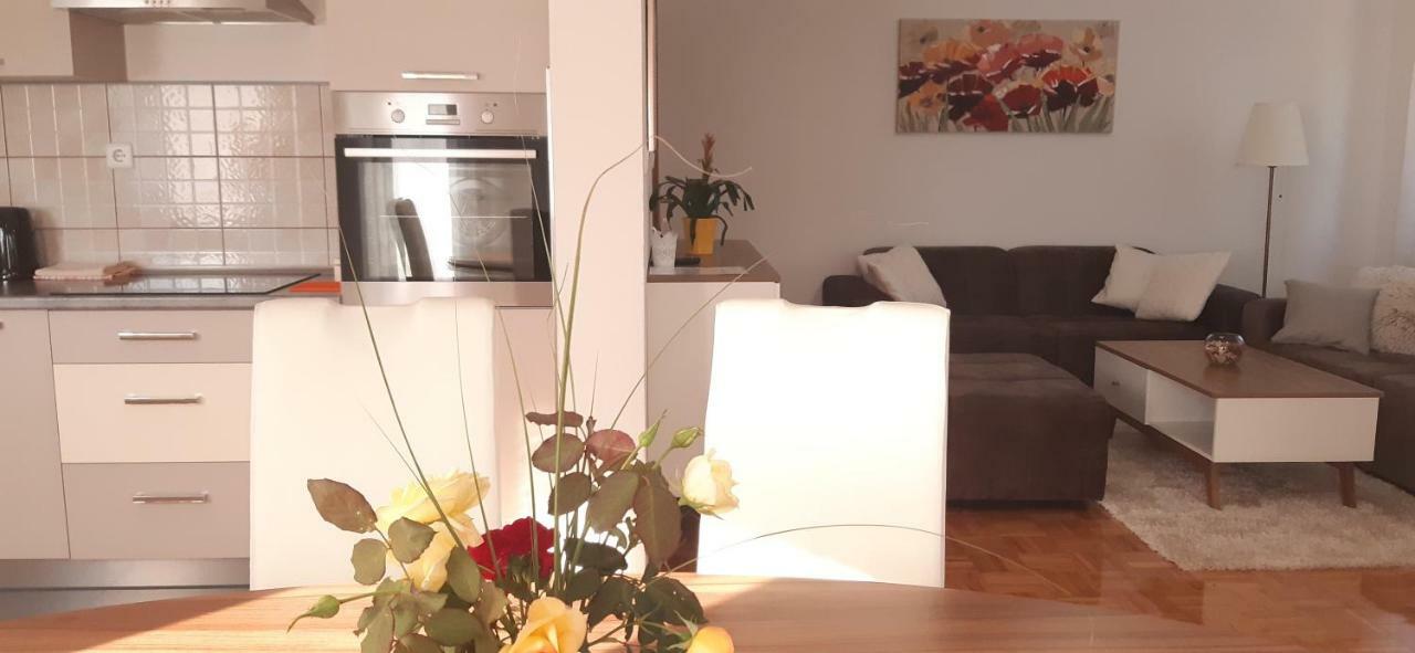 Apartment Golden Fields Smoljanac Exteriér fotografie